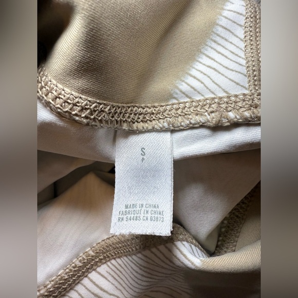 Aerie Chill Play Move High Waisted Geometic White Beige Tan Legging Size Small - Picture 9 of 11